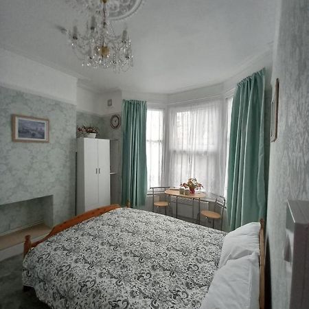 Mari London Holiday Room Ilford Dış mekan fotoğraf