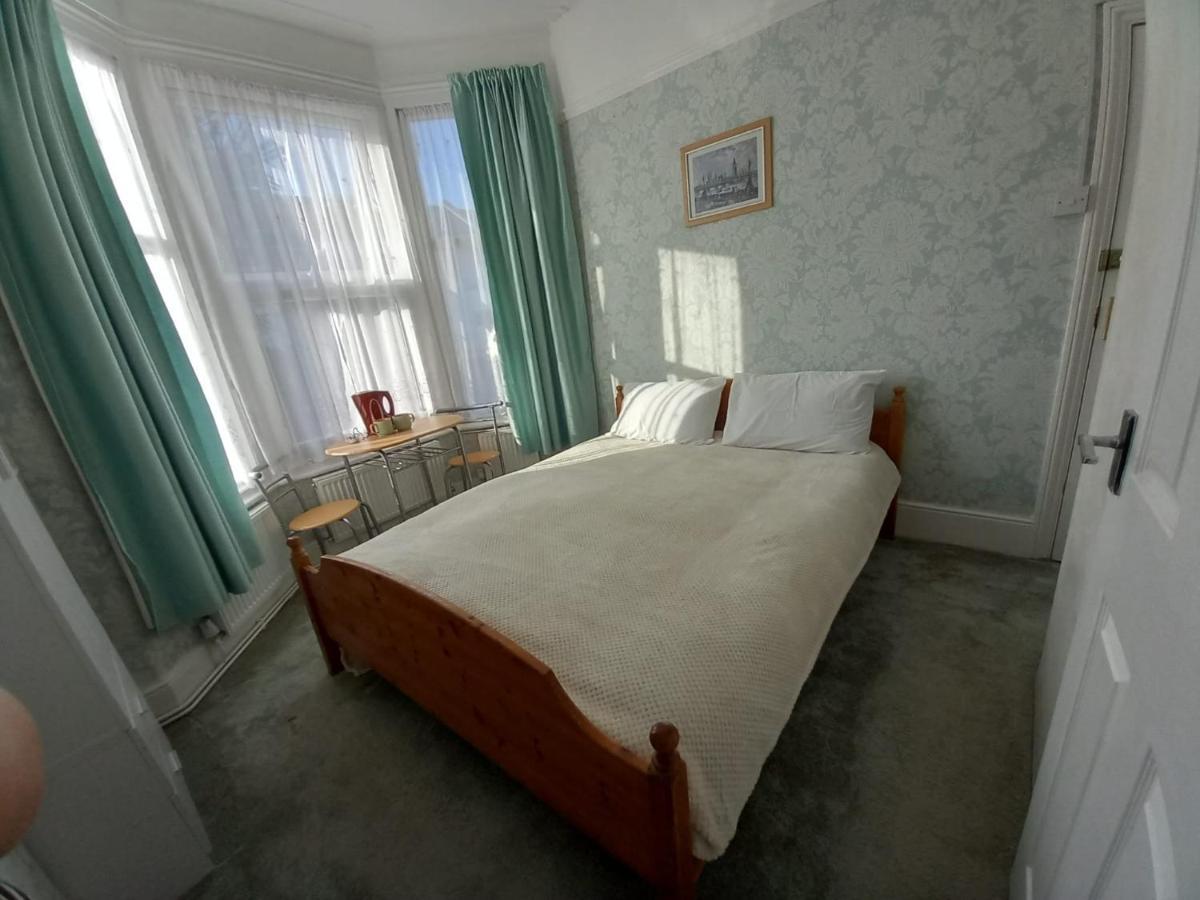 Mari London Holiday Room Ilford Dış mekan fotoğraf