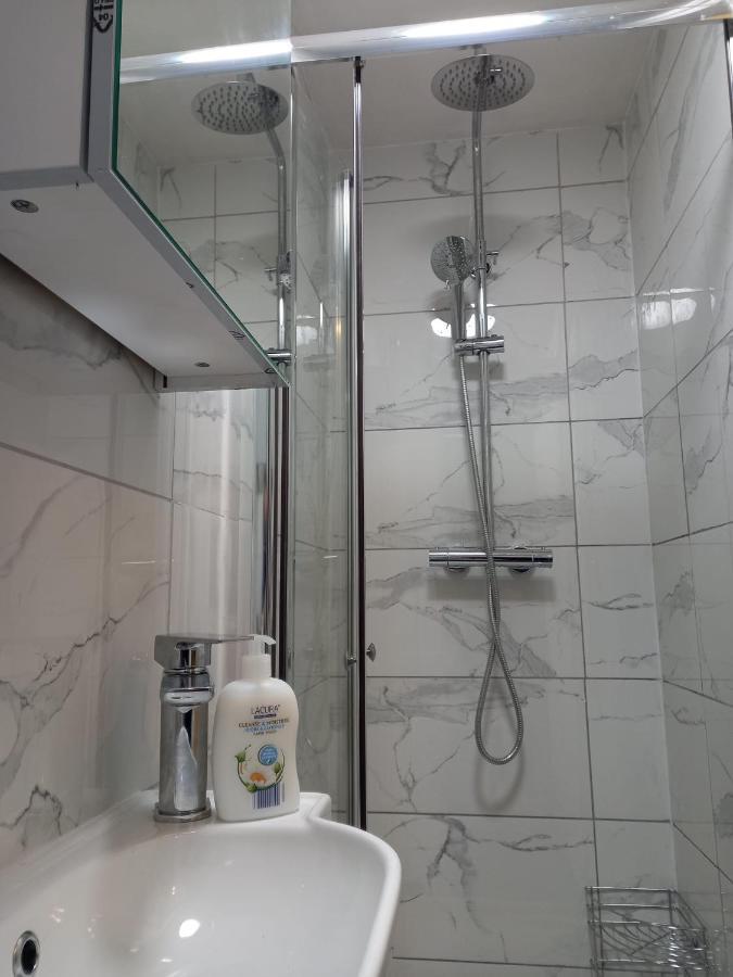 Mari London Holiday Room Ilford Dış mekan fotoğraf