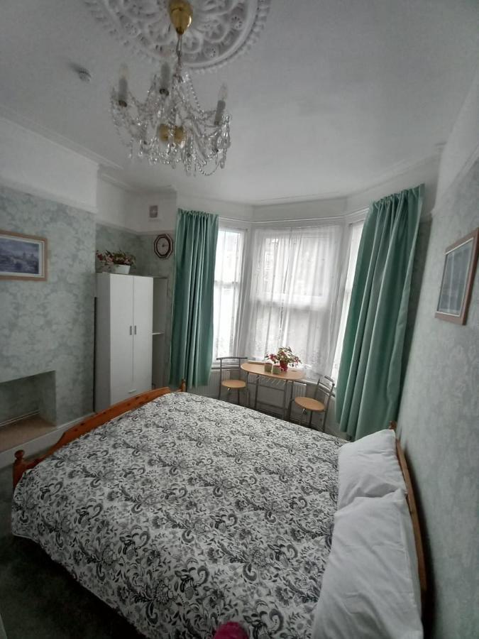 Mari London Holiday Room Ilford Dış mekan fotoğraf