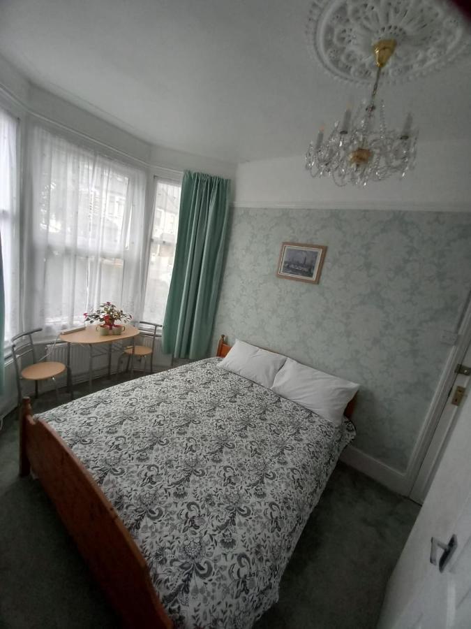 Mari London Holiday Room Ilford Dış mekan fotoğraf