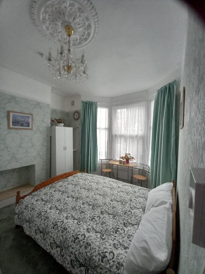 Mari London Holiday Room Ilford Dış mekan fotoğraf