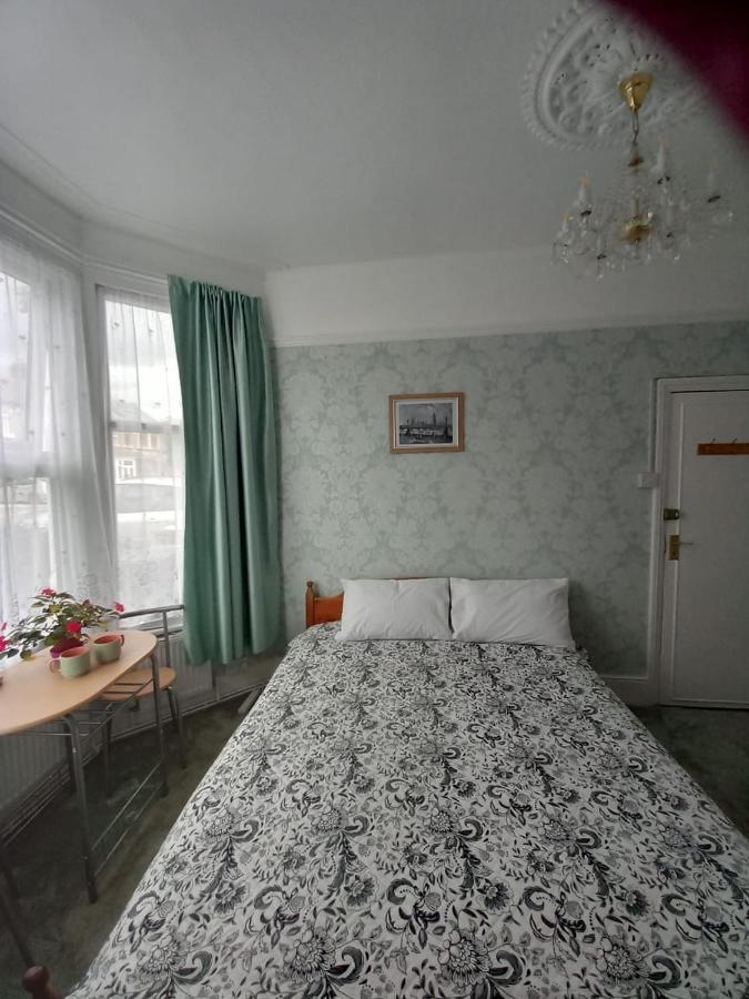 Mari London Holiday Room Ilford Dış mekan fotoğraf