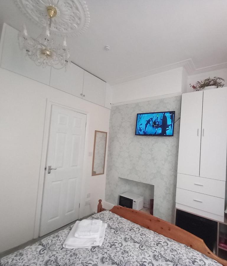 Mari London Holiday Room Ilford Dış mekan fotoğraf