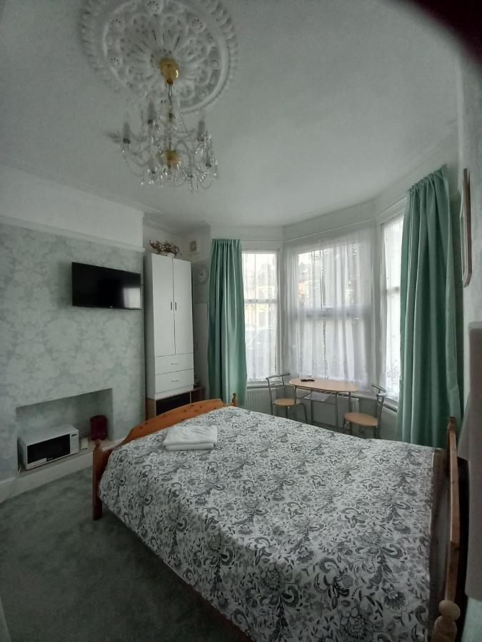 Mari London Holiday Room Ilford Dış mekan fotoğraf